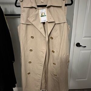 Michael Kors - Beige Sleeveless Trench Coat with Gold Buttons